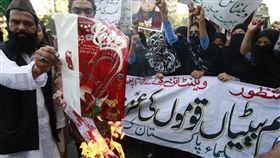 巴基斯坦穆斯林反對過西洋情人節。（圖／路透社／達志影像）