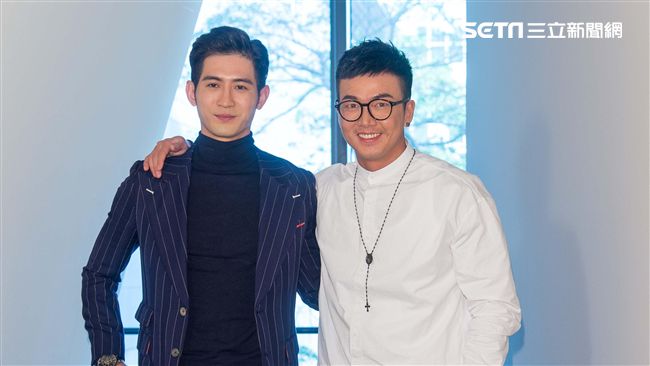 與李沛旭上演兄弟情　簡宏霖勤刮毛！