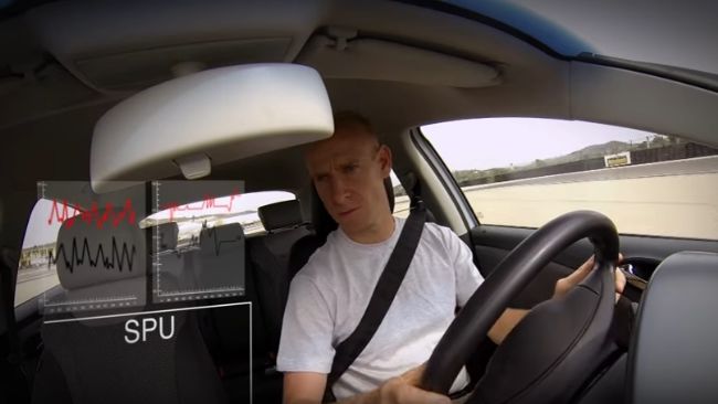 遊覽車國道翻覆　時速60成生死線