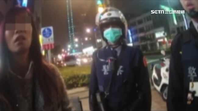 女毒蟲包內藏毒　向男友求救沒用被逮