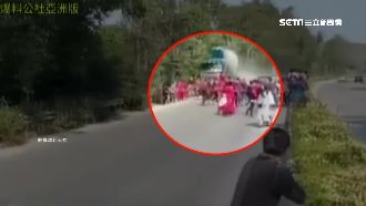 槽罐車失控撞遊行隊伍　數村民遭輾過