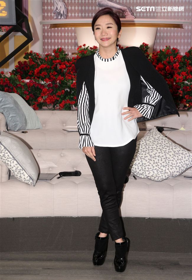 陶晶瑩主持新節目「女人234」錄影，好友來賓蔡康永到場加油打氣。（記者邱榮吉/攝影）