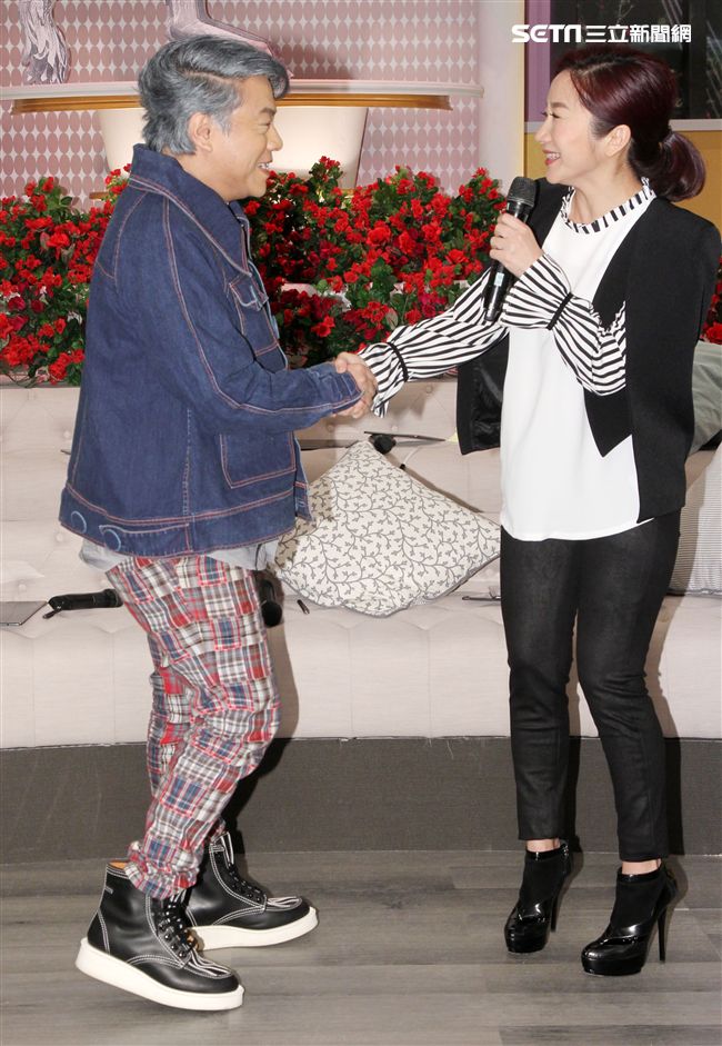 陶晶瑩主持新節目「女人234」錄影，好友來賓蔡康永到場加油打氣。（記者邱榮吉/攝影）