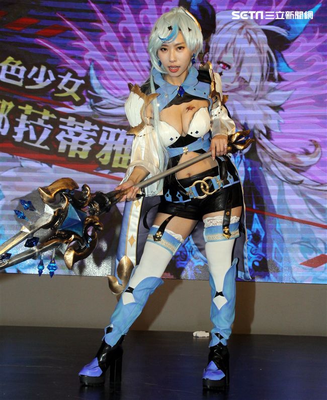 電玩正妹露西。（記者邱榮吉/攝影）