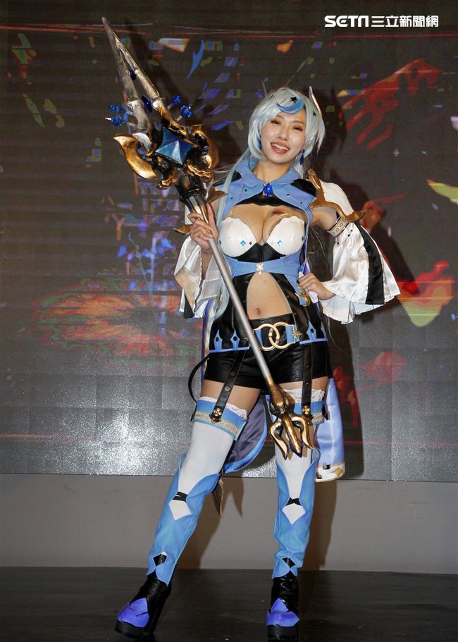 電玩正妹露西。（記者邱榮吉/攝影）