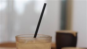 日本女生杯子裡才有吸管