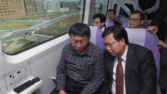 柯文哲試乘機捷　「坐在龍椅上」