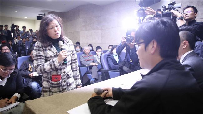 不要撫卹金　領隊妻哭：把我老公還我