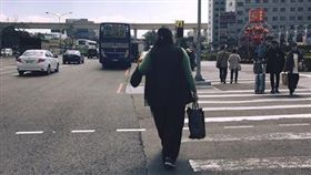 路人　背影　好心
https://www.facebook.com/groups/955754574474486/permalink/1531007453615859/