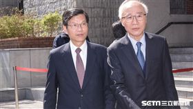 浩鼎案開庭，前中研院長翁啟惠步出士林地方法院 圖／記者林敬旻攝