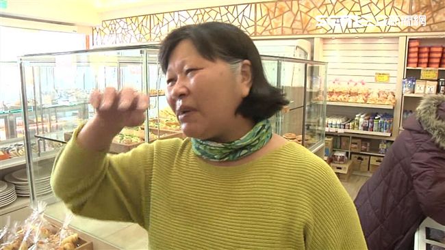 最後的晚餐攏是假　賞櫻團吃麵包止飢