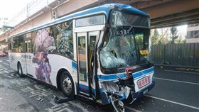 650、672公車追撞（圖／翻攝畫面）