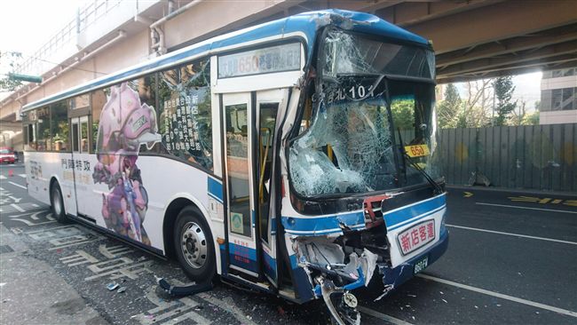 北市2公車追撞　7名乘客輕傷
