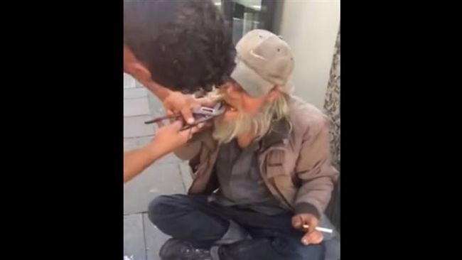 街友牙痛難耐　清潔人員用鉗子幫拔牙