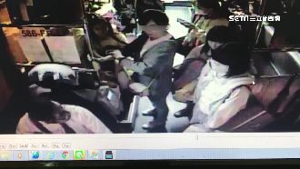 婦人路邊攔公車　司機好心停反被罵