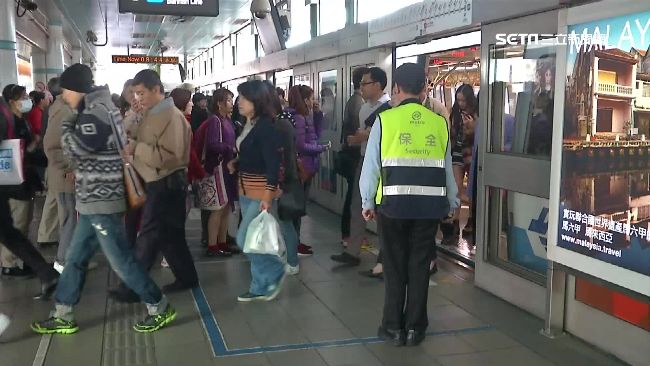 文湖線又出狀況　列車煞車異常人潮塞