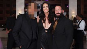 夫妻 性愛 
http://www.mirror.co.uk/news/world-news/swinging-parents-go-sex-parties-9822138