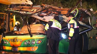 2文件曝光！事故遊覽車車主是周比蒼