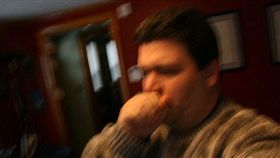 ▲咳嗽兩週、體重減輕、沒有食慾等，可能是感染肺結核的徵兆。（圖／Flikr　CC授權／原作者Tanvir Alam／網址http://bit.ly/2gyN9Ft）