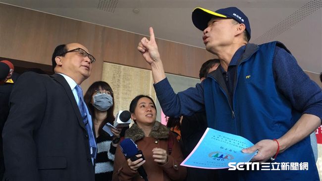 軍公教反年改：能撈就撈、能混就混！