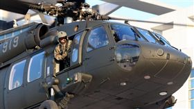 直升機降落博愛區（圖／翻攝自軍聞社）