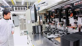 中國挾市場優勢發展半導體之下，英特爾、美光等也加碼布局，圖為美光西安廠。（圖／楊文財攝影／商業周刊）