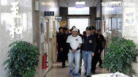 宋男積欠車款遭車商尾隨，逃至派出所前反而成為加害人，雙雙遭到警方逮捕送辦（翻攝畫面）