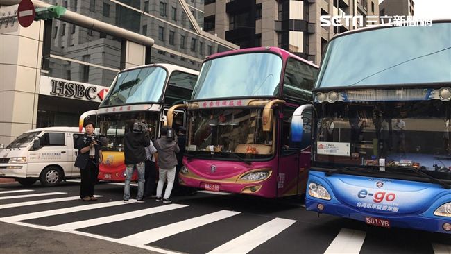 遊覽車包圍交部：要死大家一起死