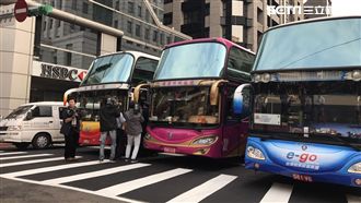 遊覽車包圍交部：要死大家一起死