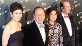 曾蔭權與夫人曾鮑笑薇等出席電影《魔幻羅盤》首映禮暨香港女童軍總會周年慈善晚宴。作者Stewart~惡龍-https://goo.gl/ibNNsC