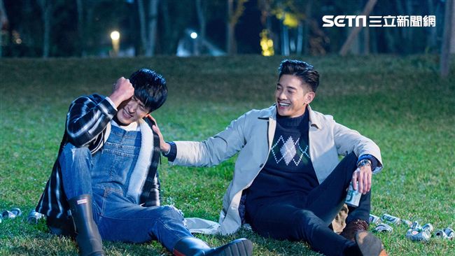 張立昂喝茫歌癮大開　直接在路邊開唱