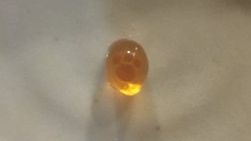 鮭魚卵中有完整貓掌圖案。（圖／翻攝自推特帳號：0513Yuumi）