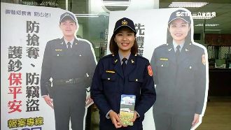 酒駕男大鬧警局　竟騷擾女警人型立牌