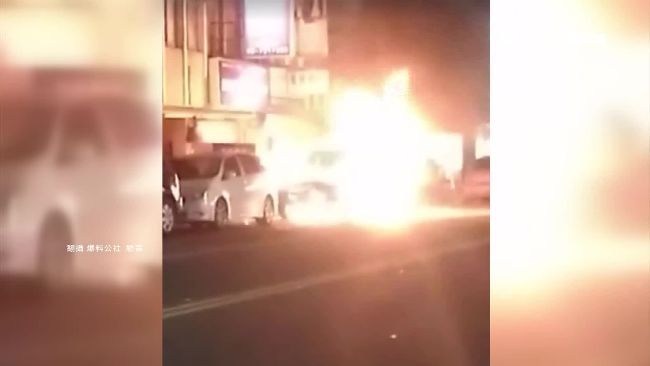 廟會不當施放煙火　路邊轎車秒成火球