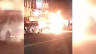 廟會不當施放煙火　路邊轎車秒成火球