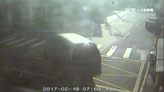 騎士急煞慘自摔　廂型車駕駛險變肇逃
