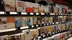 書市也吹燒腦懸疑風　東野圭吾、湊佳苗搶攻誠品暢銷榜