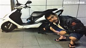 陳男先是酒駕遭逮，機車則被查扣，警查詢後竟發現是贓車，再將他依竊盜罪送辦（翻攝畫面）