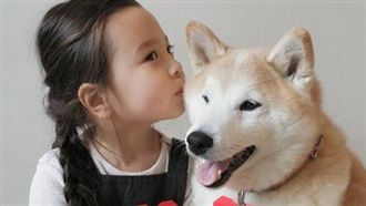 小女孩想用一生時間來陪伴狗哥哥？