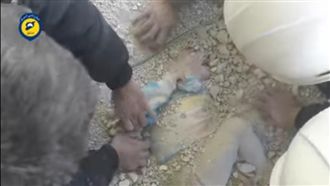 敘國女童遭瓦礫活埋　奇蹟獲救撼人心
