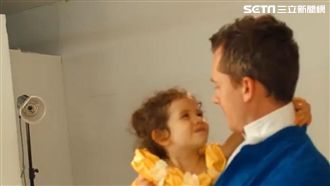 女兒想當貝兒公主 攝影師老爸這樣做