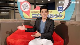 好久不見！宥勝現身三立新聞網　開心揪辦公室員工入鏡自拍　圖／記者邱榮吉攝影