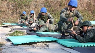 高中生打靶優異者　狙擊手親自教學