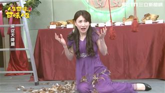 悲劇惹！雞「屎從天降」李新花容失色