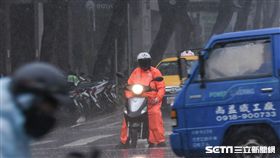 大雨,雷雨,午後雷陣雨 圖／記者林敬旻攝