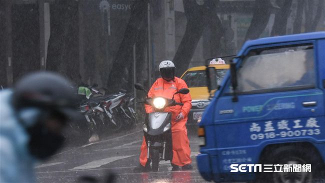 對流雲系直撲　下班嚴防大雨、雷擊