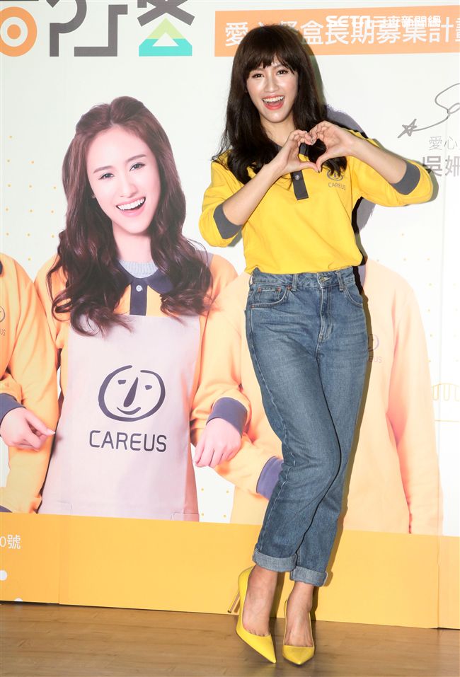 吳姍儒擔任喜憨兒基金會公益大使「送愛到部落」，捐贈愛心餐盒關懷偏鄉學童。（記者邱榮吉/攝影）