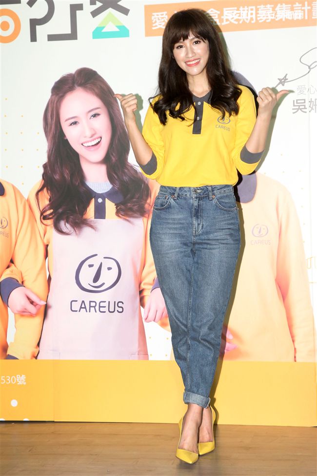 吳姍儒擔任喜憨兒基金會公益大使「送愛到部落」，捐贈愛心餐盒關懷偏鄉學童。（記者邱榮吉/攝影）