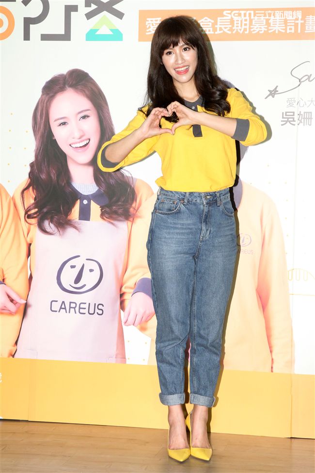 吳姍儒擔任喜憨兒基金會公益大使「送愛到部落」，捐贈愛心餐盒關懷偏鄉學童。（記者邱榮吉/攝影）