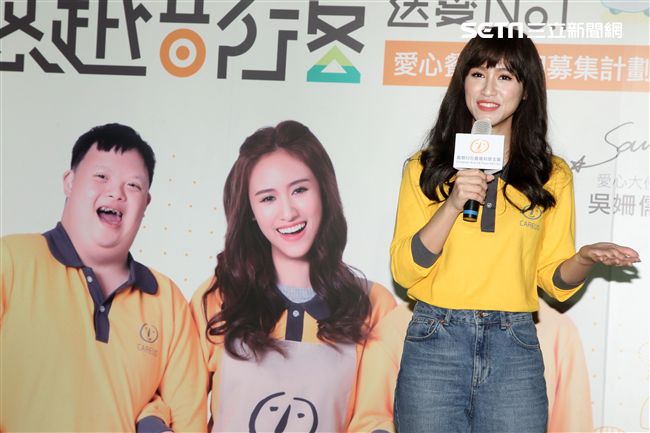 吳姍儒擔任喜憨兒基金會公益大使「送愛到部落」，捐贈愛心餐盒關懷偏鄉學童。（記者邱榮吉/攝影）